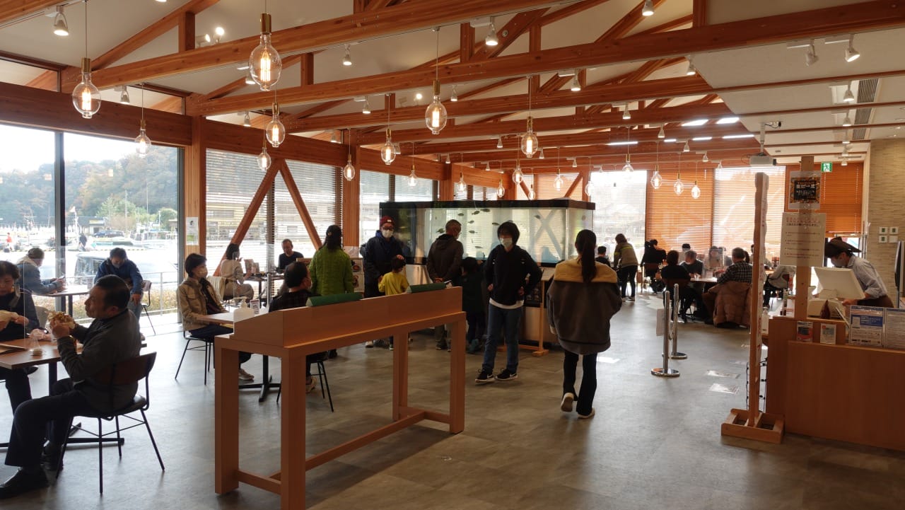 イカの駅つくモール