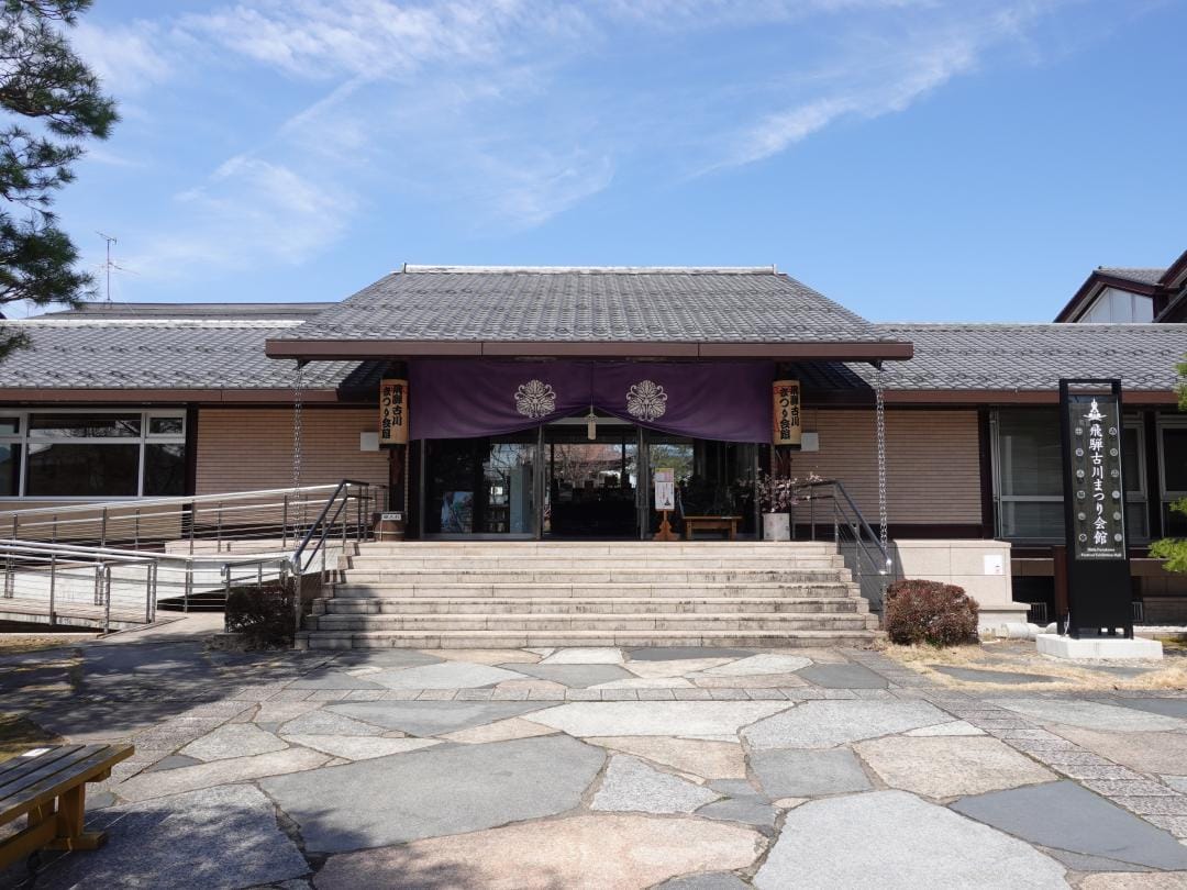 まつり会館 行事の巨大な山車を展示