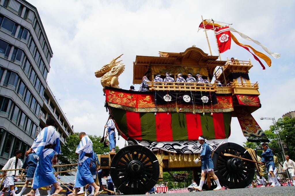 京都祇園祭「山鉾巡行」｜3年ぶり開催で6月7日 観覧席券一般販売 開始