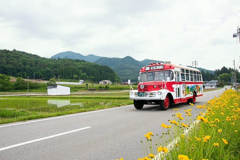 ボンネットバスに乗る飛騨高山里山巡りツアー