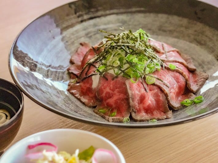 土佐丼 土佐あかうしローストビーフ丼