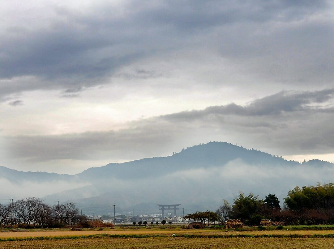 桜井市　大神神社と三輪の山