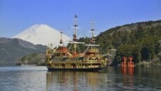 芦ノ湖の海賊船