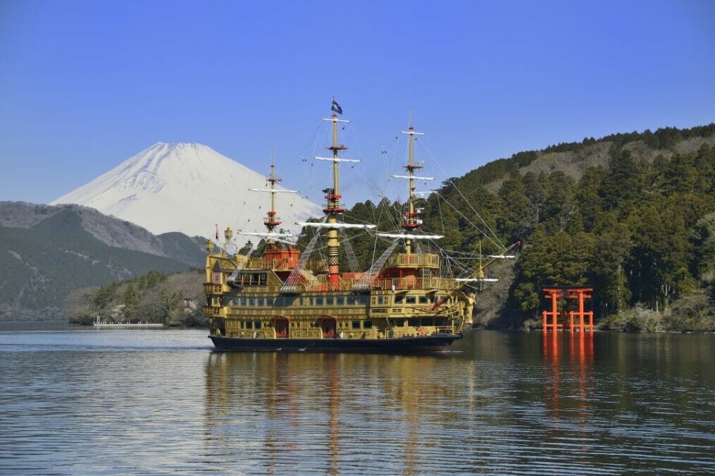 芦ノ湖の海賊船