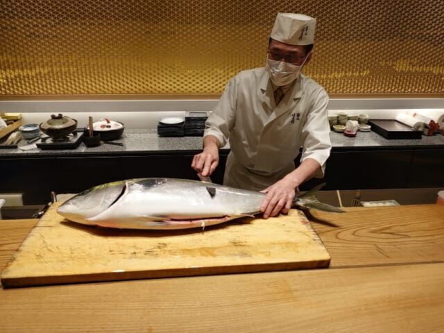 氷見の寒ブリ解体ショー