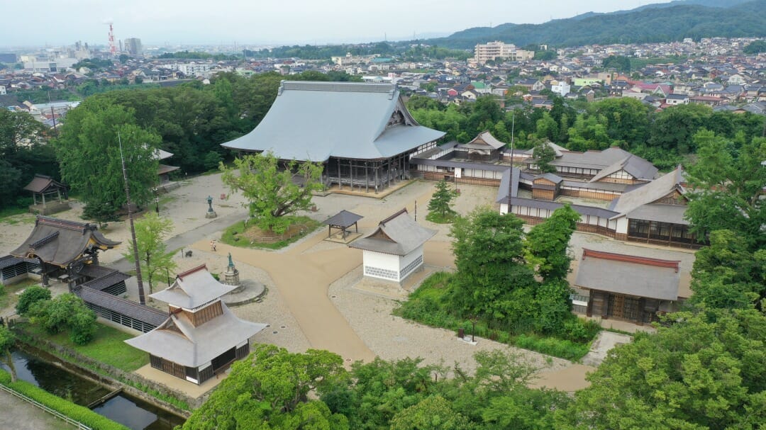 国宝　勝興寺