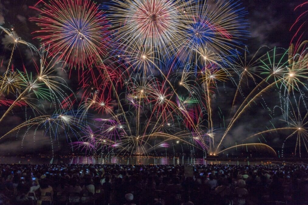 敦賀市　とうろう流しと花火大会（夏）