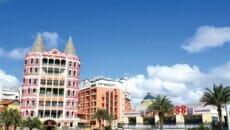 シャトルバス出発地点の北谷アメリカンビレッジ