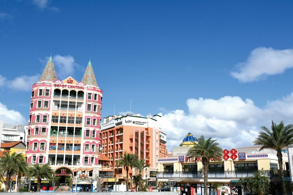 シャトルバス出発地点の北谷アメリカンビレッジ