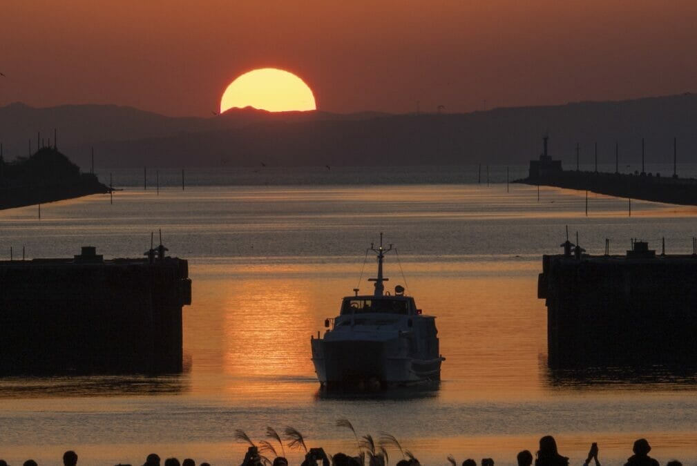 大牟田市に世界遺産「三池港」の光の航路