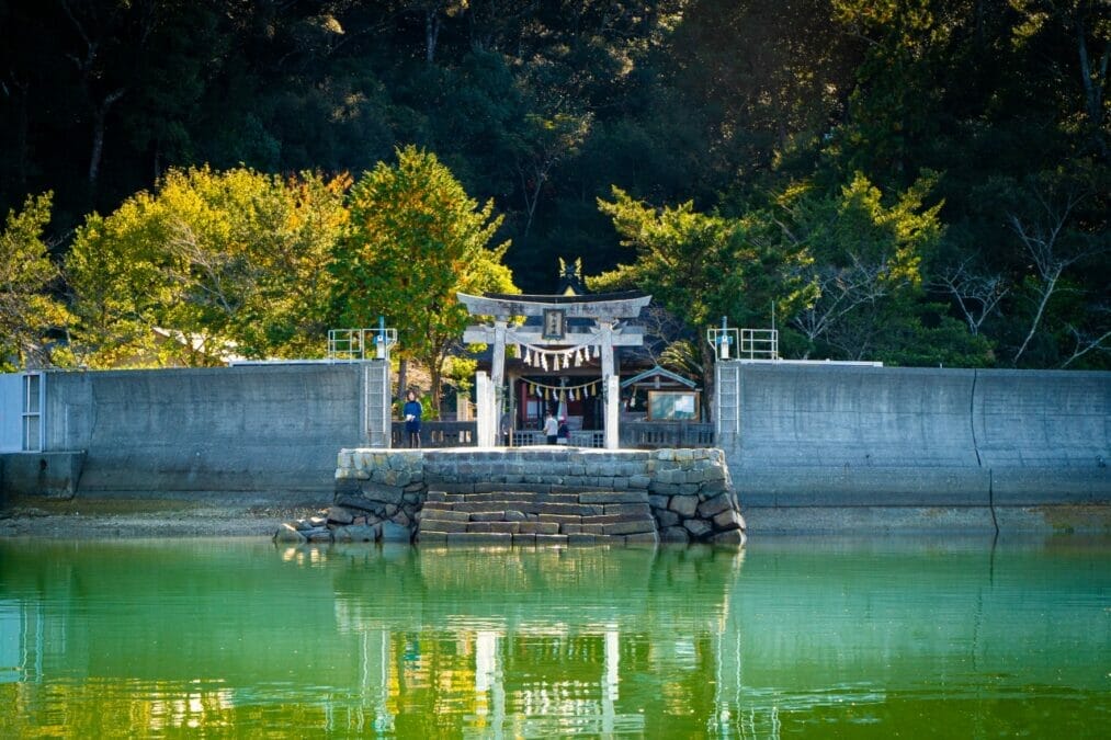 定期巡行船で行く鳴無神社参拝ガイドツアー