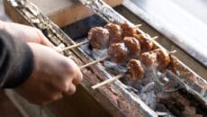 岐阜県宿場町、馬籠宿の五平餅づくり