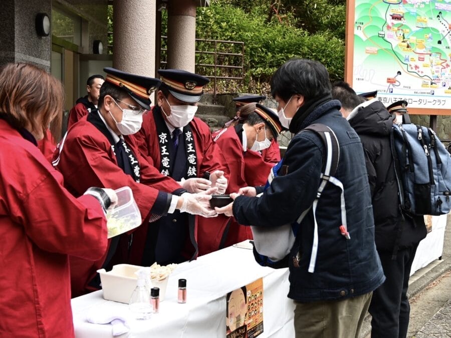 京王線「冬そば号×ふるまいそば」