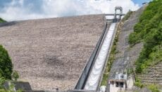 奈良俣ダムの春の風物詩・点検放流
