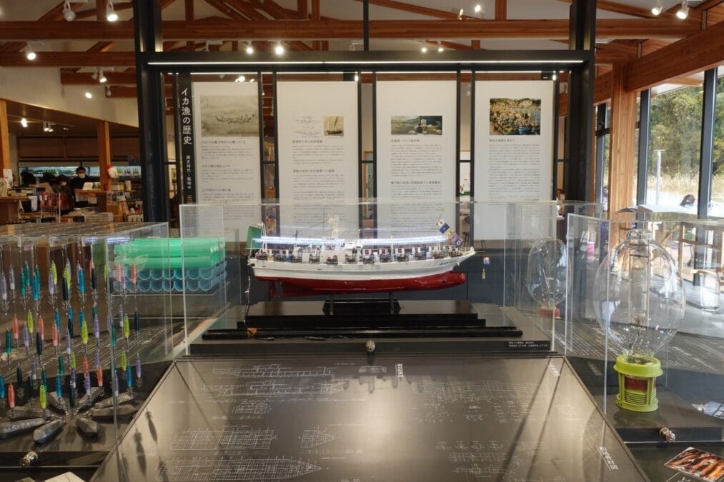 能登町のイカの駅つくモール