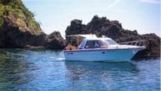 佐渡島の青の洞窟を高速モーターボートで行く！竜王洞めぐり