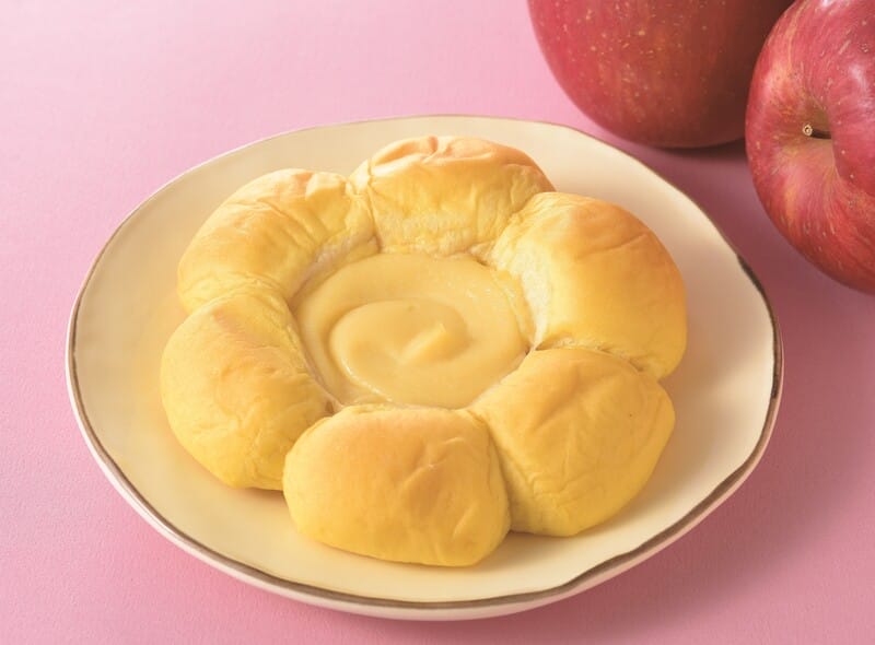 ローソンで販売される7限目のフルールのりんごパン(160円)