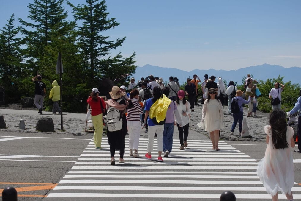 富士山五合目の喧騒
