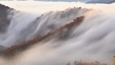魚沼市枝折峠の滝雲