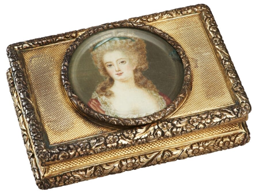 嗅ぎたばこ入れ