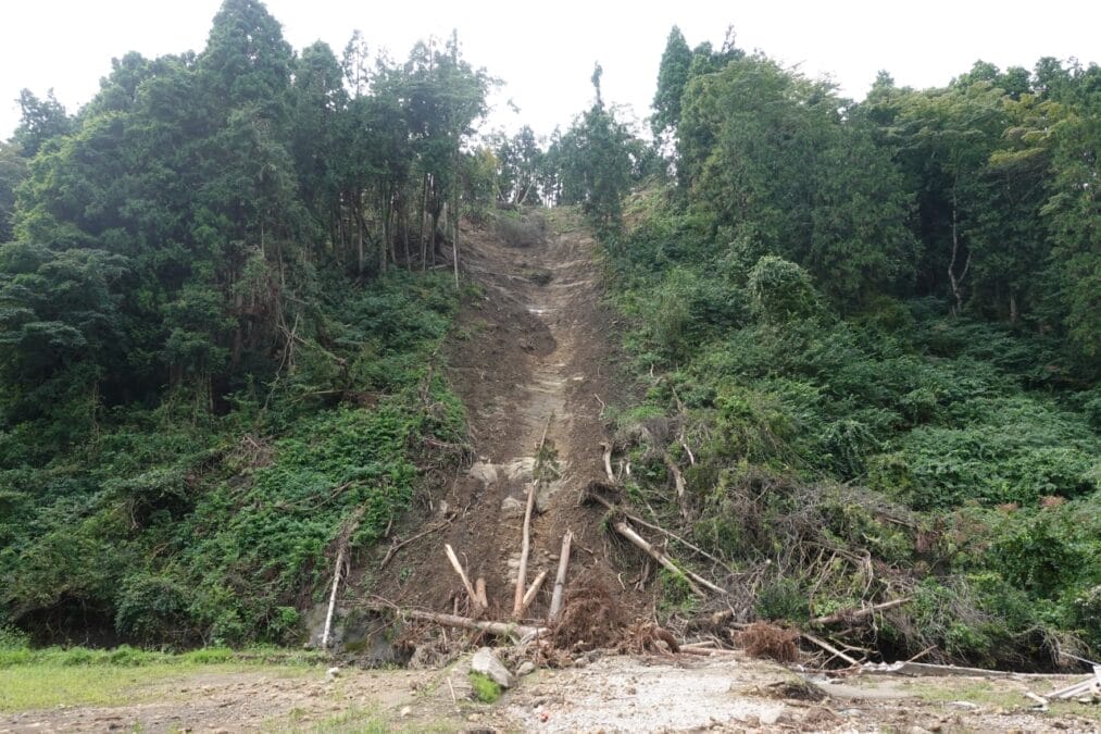 能登半島地震の輪島の崖崩れ