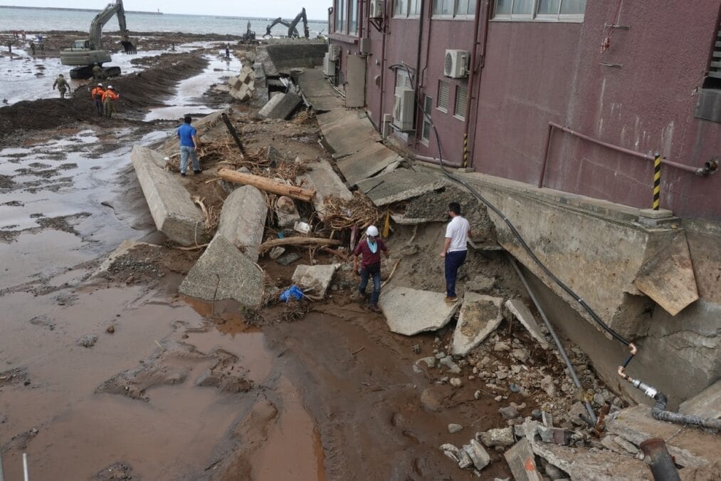 ホテルの基礎部分が崩壊