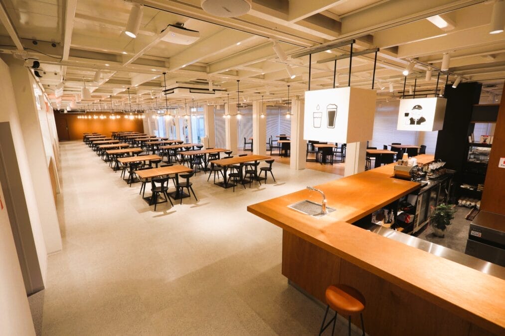 広い飲食店スペース（能登空港の仮設飲食店街）