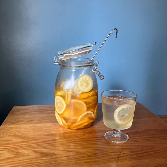 メニュー「国産レモンとオーガニックハニーを使用 甘さは蜂蜜だけのハニーレモネード」