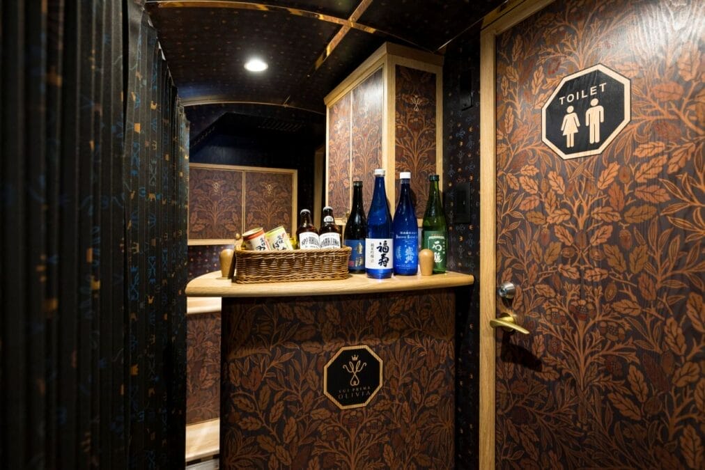 神姫バス「YUI PRIMA OLIVIA」バーカウンター