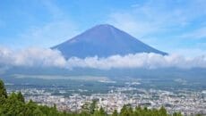 御殿場市街地と富士山