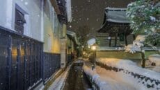 瀬戸川と白壁土蔵（飛騨市）