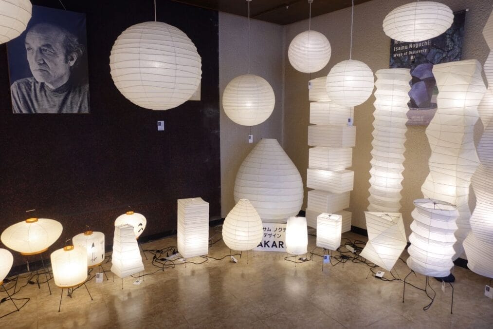 オゼキの岐阜提灯「AKARI」byイサムノグチ